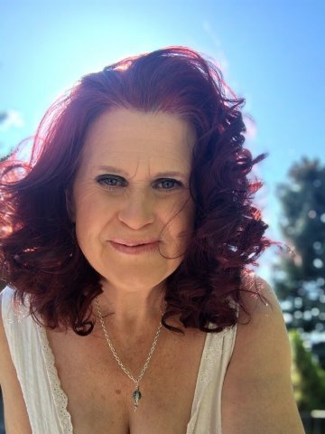 Boise, Idaho Female Escort — Wine-and-Behind-Closed-Doors Relaxation - 1