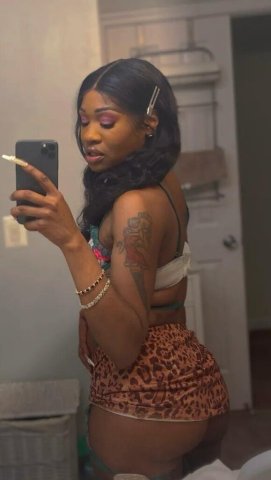 Chocolate Goddess — Daddy cum experience, certified squirter (DMV outcalls) - 1