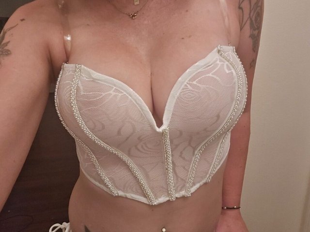 Palm Springs Female Escort — New Girl, Incall Not Available - 1