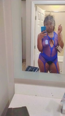 Curvy Goddess escort — sweet chocolate, FaceTime shows, condom required - 1