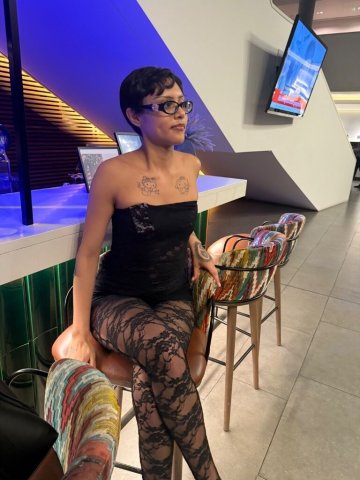 Tall, slim escort — incalls & outcalls available (HHR/HR) - 1