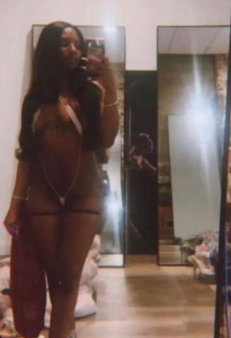 Louisville KY Slim Curvy Female Escort — Full Service Car Date - 1