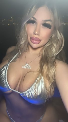 Upscale low-volume brunette escort in Seattle, WA - 1