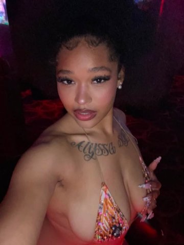 Roxy (Sexy Tyrant) — Green Bay Female Escort with NURU Oil Massage & GFE - 1
