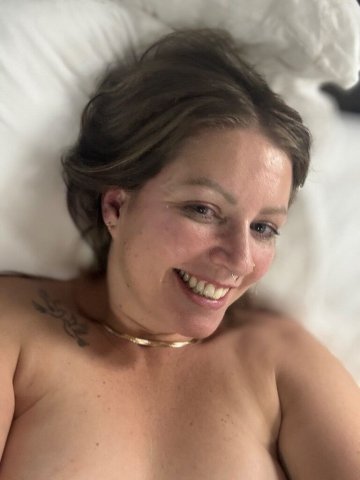 San Fernando Valley Milf Squirting Bunny — Outcall & Cardate - 1