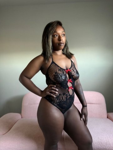 Eve, 5'2" 34DD fun size princess — incalls, outcalls, duos - 1