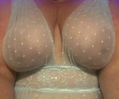 Fun, flirty woman in Rochester — text for an appointment - Image 3