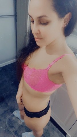 Buffalo Female Escort — Outcalls, in & car fun (CV, feet/toes) - 1