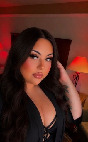 Lexi  Thick, Sensual Throat Goat — Watsonville Incalls & Outcalls - 1