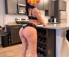 Louisville escorts - Louisville KY Real Girl — In-Call Now + 1-Hour Included Massage