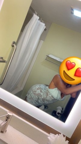 Everett WA Outcalls Only  Fun girl, thick & smooth - 1