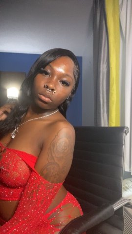 Chocolate baddie in St. Louis — petite 5'3 with incall + outcalls - 1