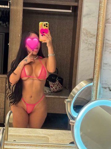 Colombian Girl — Chicago Female Escort (Blowjob Included) - 1