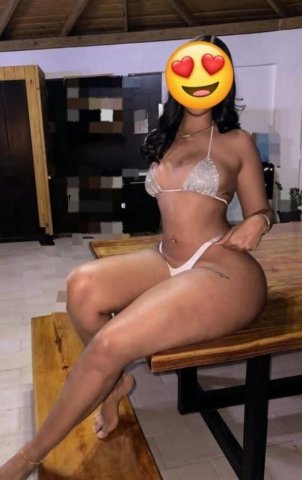 24/7 Female Escort — solo, no police - 1