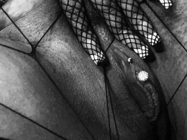 HinesVille InCalls — clean hygiene, discreet pleasure specialty - 1