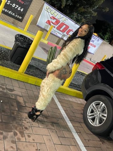 Long Beach CA Female Escort — Massage, body rubs & fetish-friendly outcalls - 1