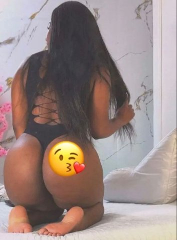 Pecan Honey (Bronx) — Female Escort with Curves & Playful Conversation - 1