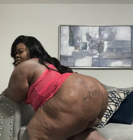 Cee — Big Booty Slut in Town (Camp Spring) - Incalls & Outcalls - 1