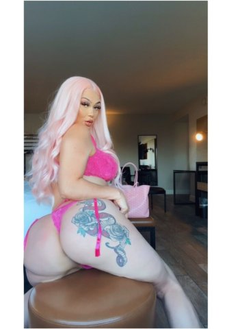 Sherman Oaks escort — exxttC sWEEt, bubble booty & pink hair - 1