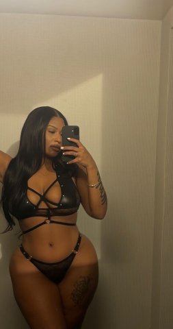 Charlotte NC Discreet Female Escort — Instagram @honeeyyplz & New OnlyFans @honeeyyplz - 1