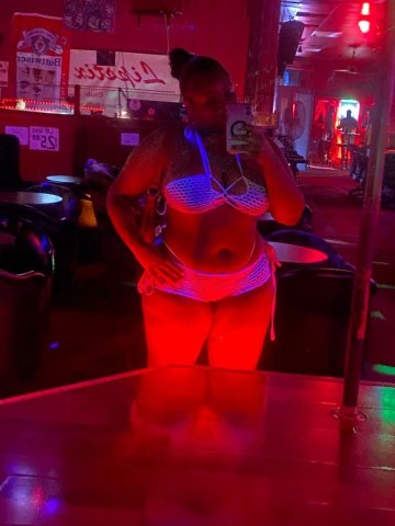 Omaha Female Escort — Incalls & Outcalls (Mature) - 1
