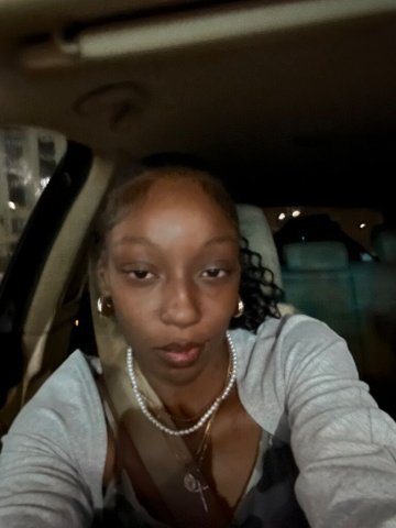 Minneapolis/St. Paul Car Date & Outcall Escort — Petite - 1