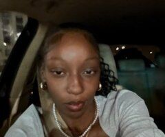 Minneapolis / St. Paul escorts - Minneapolis/St. Paul Car Date & Outcall Escort — Petite