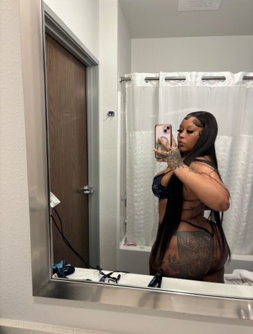 Raleigh-Durham Escort — Suuki for Overnight & Multi-Hour Escapes - 1