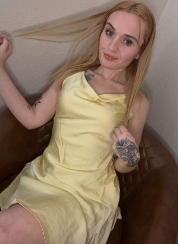 Petite Escort in Pueblo, CO — Lingerie & High Heels Sessions - 1