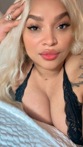 Islandia Double BBJ — 3some with Two Latina Girls (Real Photos) - 1