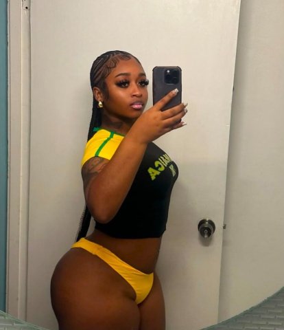 Brunette Escort (25) in Los Angeles — Fun Date - 1