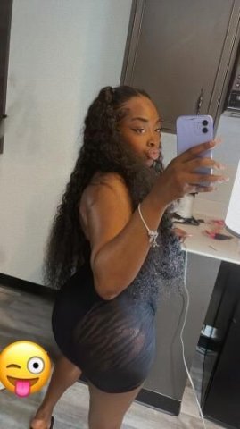 Green Bay, WI Female Escort — Incall, Car Meets & Outcall Sessions - 1