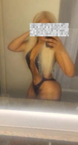 Chicago Mature Female Escort — Elegant private experience, video chat - 1