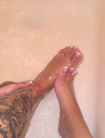 Salem OR Petite Green-Eyed Filipina Escort — Tattoos & In/Outcall - 1