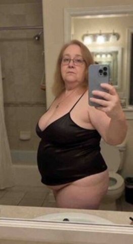 Muscle Shoals AL Hot Mom Female Escort — VIP meetups & video chat - 1