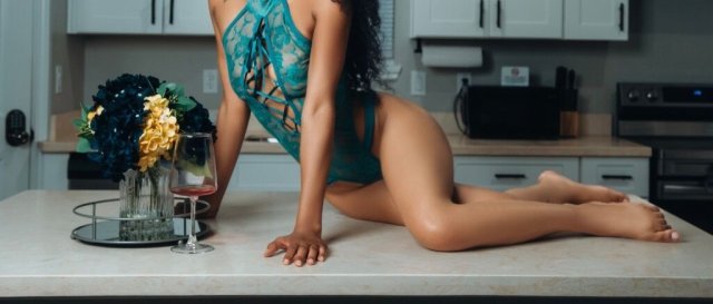 Soft, feminine 25-year-old woman in Galveston — FaceTime available - 1