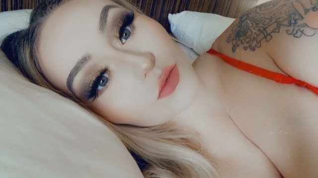 Indianapolis Birthday Fantasy Treat — GFE, Soft↔Dominant Dynamics - 1