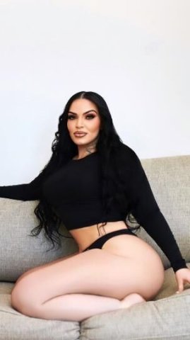 Yasmine, Middle Eastern Beauty — Green Eyes & Curves - 1