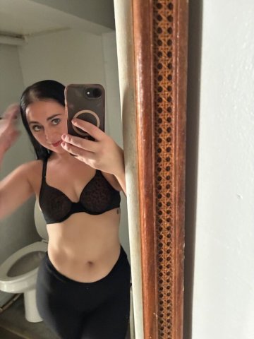 Cincinnati Female Escort — OnlyFans Lunatheleo27 - 1