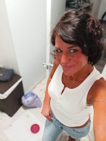 Carrie in Louisville — Female Escort for sensual full-body massages (in-call & hour outcalls) - 1