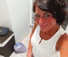 Louisville escorts - Carrie in Louisville — Female Escort for sensual full-body massages (in-call & hour outcalls)