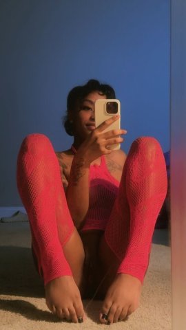 Pretty Petite Escort in Raleigh-Durham — HHR 200 / HR 350 - 1
