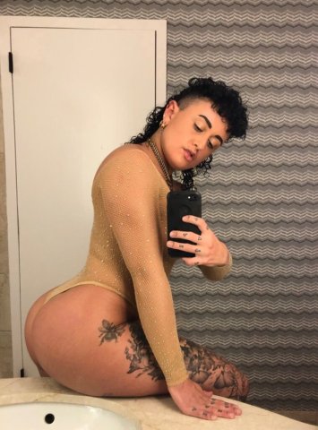 Petite Athletic Mediterranean GFE in Oakland — Devon (33) - 1
