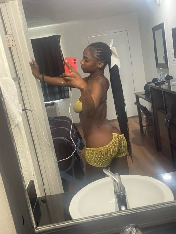 Palm Springs Outcall Female Escort — Facetime Verified (Deposit Required) - 1