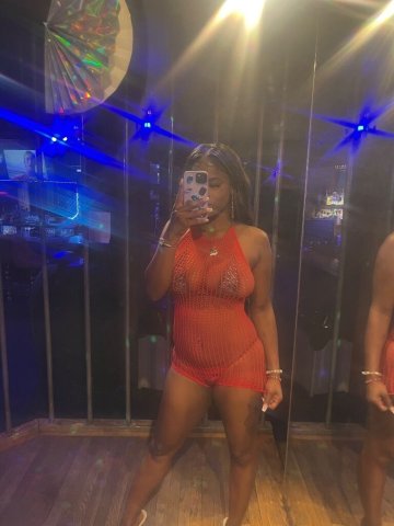 Caramel-Skinned Discreet Hosting - 1