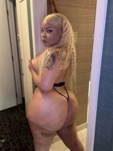 Incall & Outcall Female Escort in Iowa City — 5 Star Service - 1