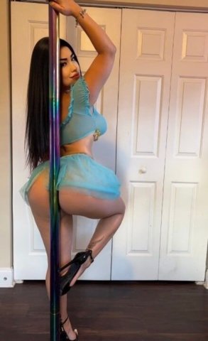 Orlando, FL Latina Female Escort — curves and sensual service - 1