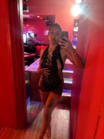 Milwaukee Massage & GFE Companion (600 Roses) - 1