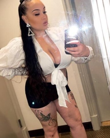 Naughty Nicole — Curvy German Goddess (25) in Maui - 1