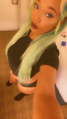 Flower (4'11) — Discreet Female Escort for Personal Sessions - 1